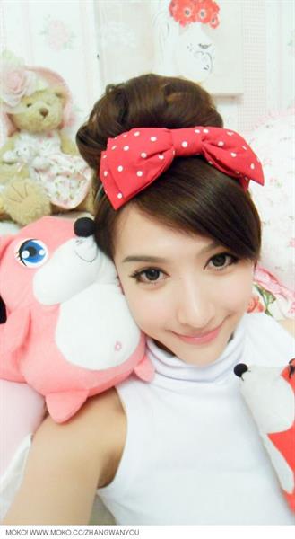 Zhang Wanyou taking a selfie