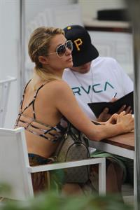 Paris Hilton lunch in Miami December 10-2012  