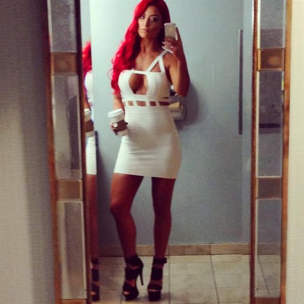 Natalie Eva Marie taking a selfie