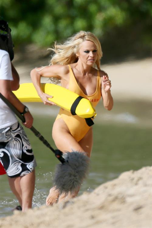 Pamela Anderson - Filming for an Brazilian TV Show in Hawaii 17.08.12