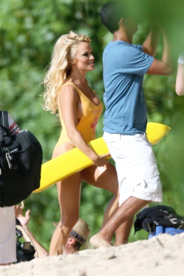 Pamela Anderson - Filming for an Brazilian TV Show in Hawaii 17.08.12