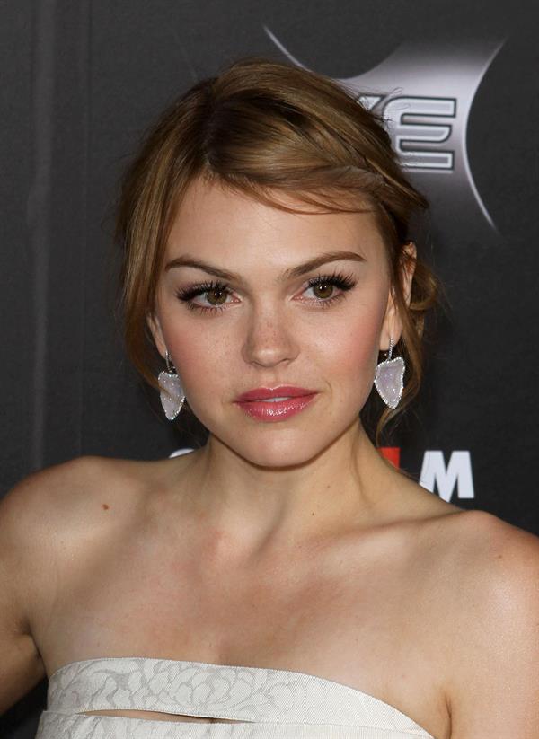 Aimee Teegarden Los Angeles premiere of Scream 4 at Graumans Chinese Ttheatre on April 11, 2011