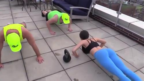 Jen Selter leads a workout