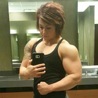 Lauren Hanford taking a selfie