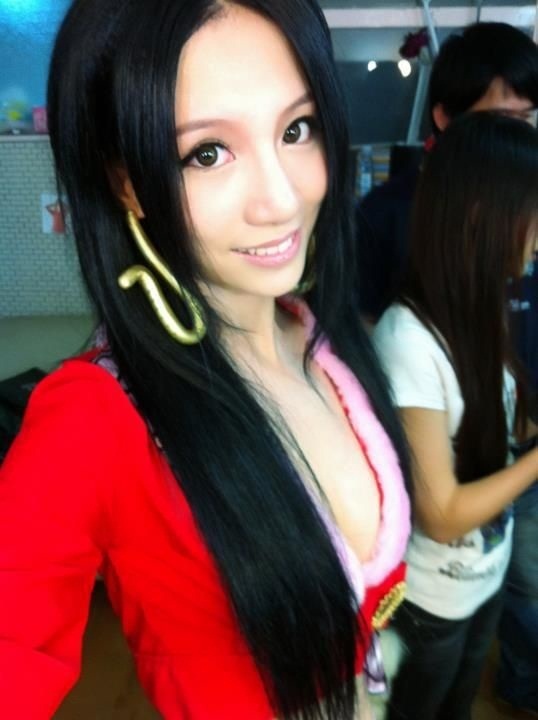 Lin Cai Ti taking a selfie