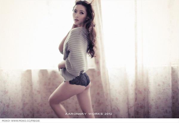 Miranda Zhao Yu Fei in lingerie - ass