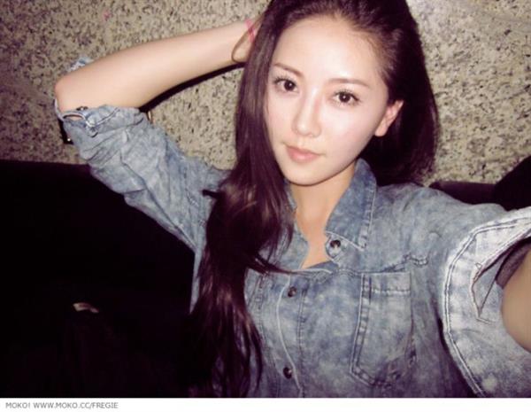 Miranda Zhao Yu Fei taking a selfie