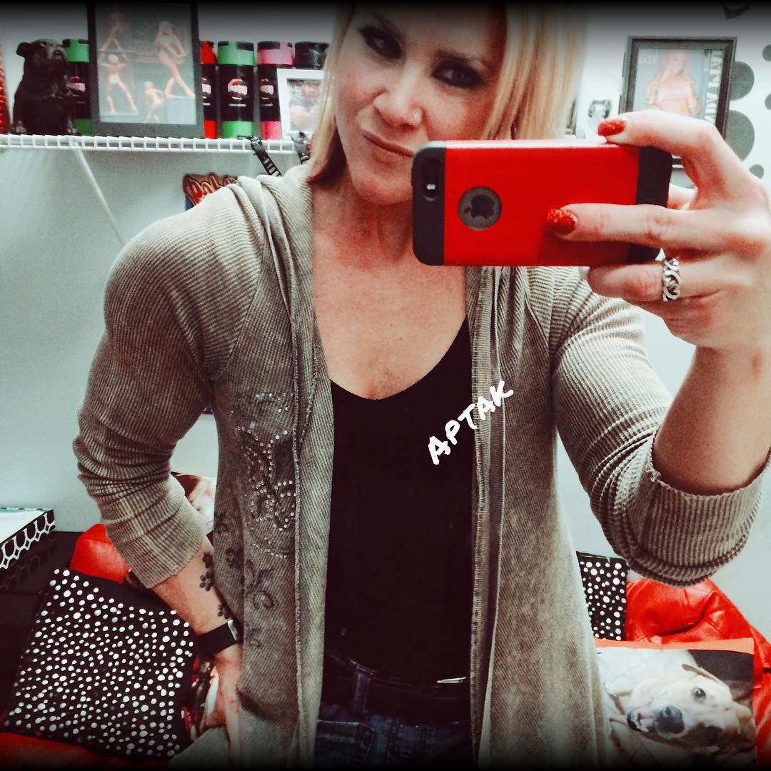 Amanda Michelle Folstad Ptak taking a selfie