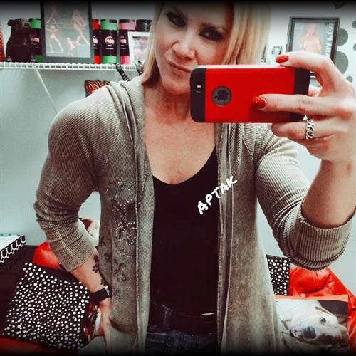 Amanda Michelle Folstad Ptak taking a selfie