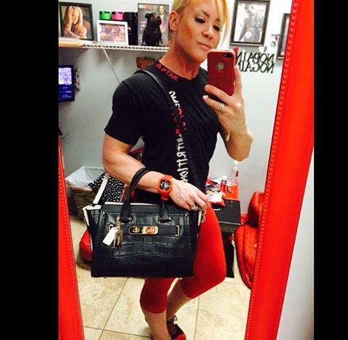 Amanda Michelle Folstad Ptak taking a selfie