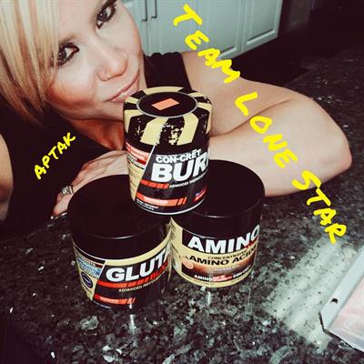 Amanda Michelle Folstad Ptak taking a selfie