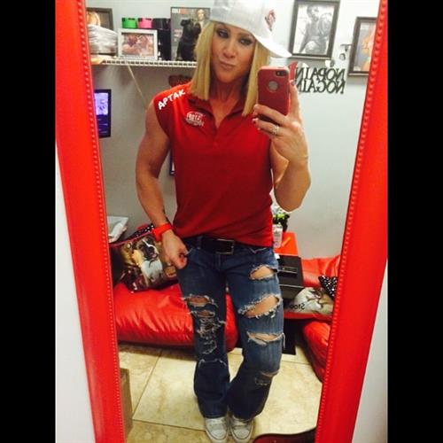 Amanda Michelle Folstad Ptak taking a selfie