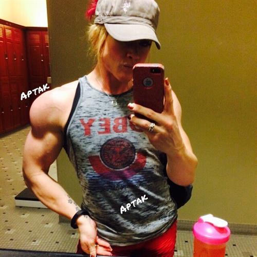 Amanda Michelle Folstad Ptak taking a selfie