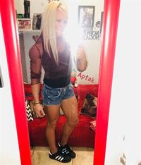 Amanda Michelle Folstad Ptak taking a selfie