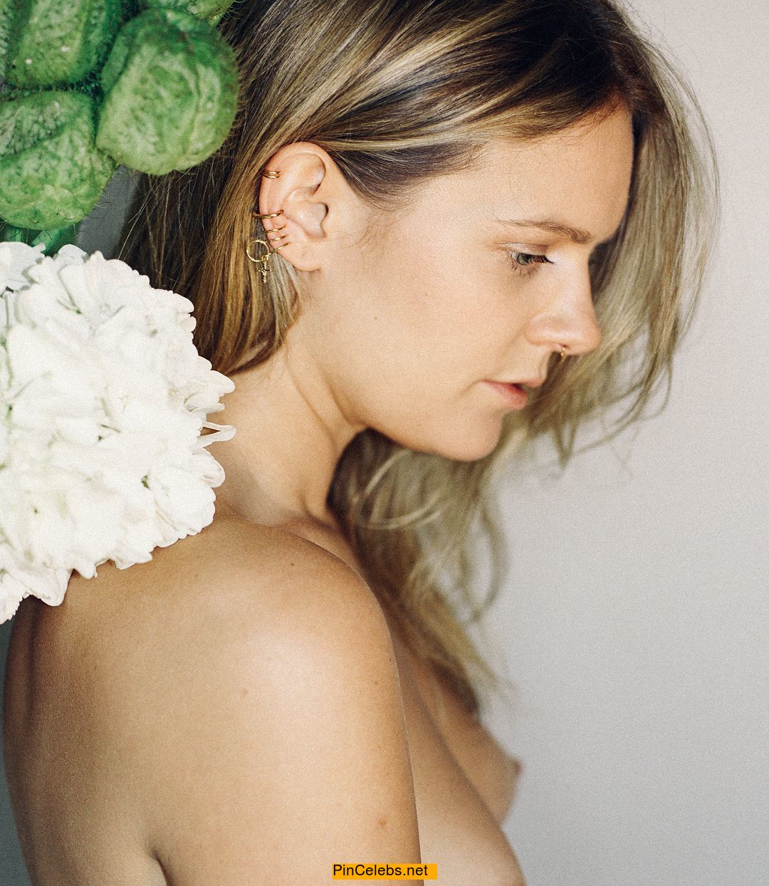 Tove Lo Nude - 16 Pictures in an Infinite Scroll