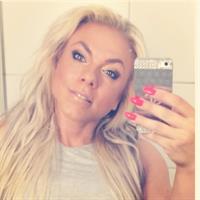 Minna Pajulahti taking a selfie