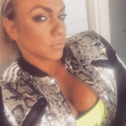 Minna Pajulahti taking a selfie