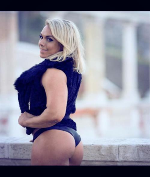 Minna Pajulahti in a bikini - ass