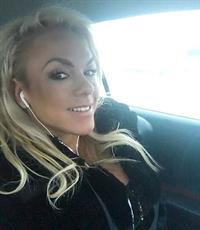 Minna Pajulahti taking a selfie