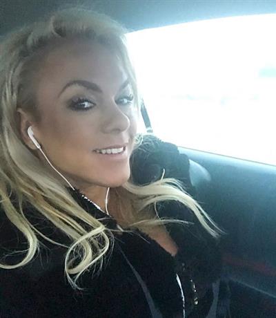 Minna Pajulahti taking a selfie