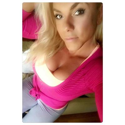 Minna Pajulahti taking a selfie