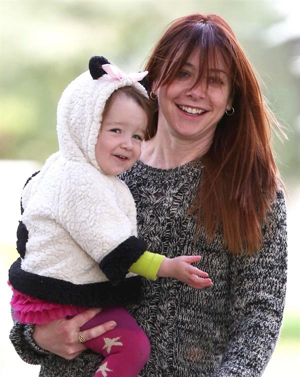 Alyson Hannigan Hangs out with her daughter in Los Angeles (November 22, 2013) 