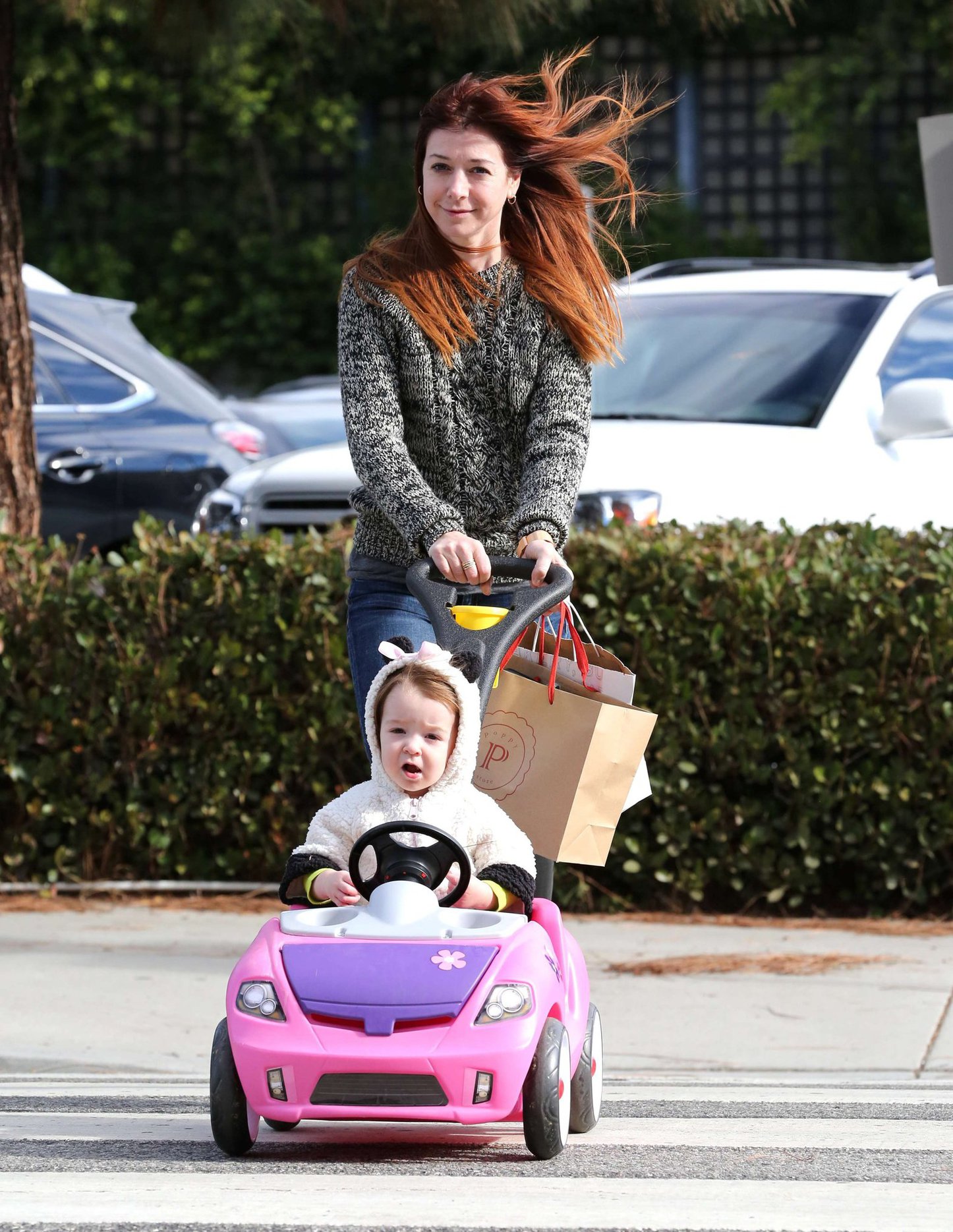 Alyson Hannigan Hangs out with her daughter in Los Angeles (November 22, 2013) 