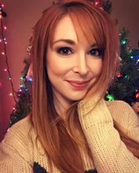 Lisa Foiles taking a selfie
