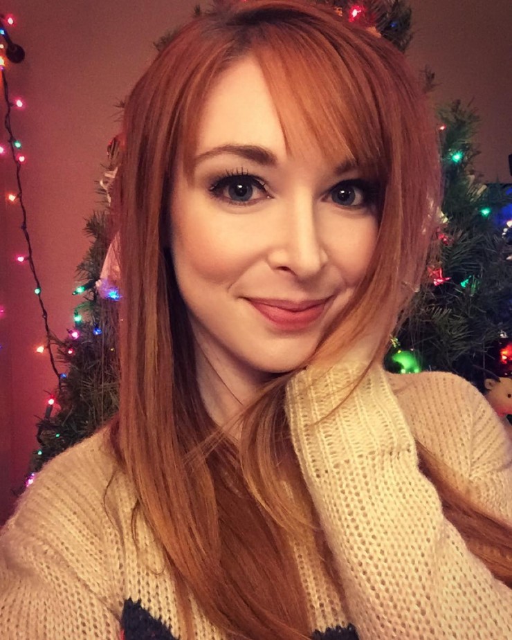 Lisa Foiles taking a selfie