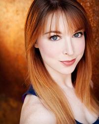 Lisa Foiles taking a selfie