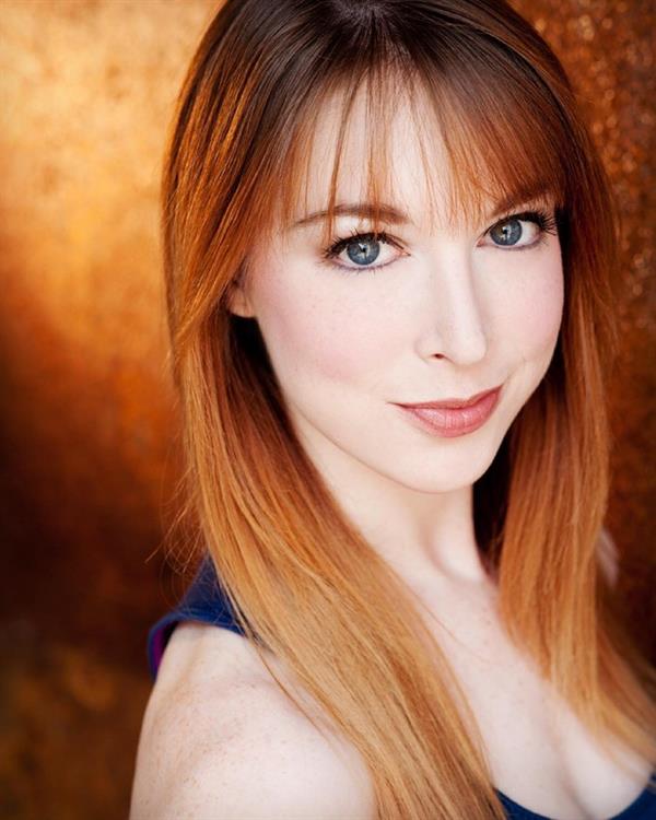 Lisa Foiles taking a selfie