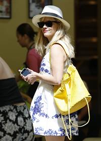 Reese Witherspoon talking and walking after leaving a hair salon in Beverly Hills on August 8, 2014