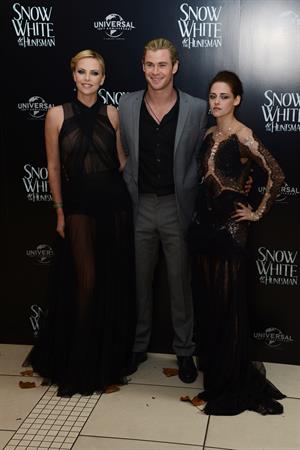 Charlize Theron and Kristen Stewart at the  Snow White And The Huntsman  World Premiere, May 14, 2012