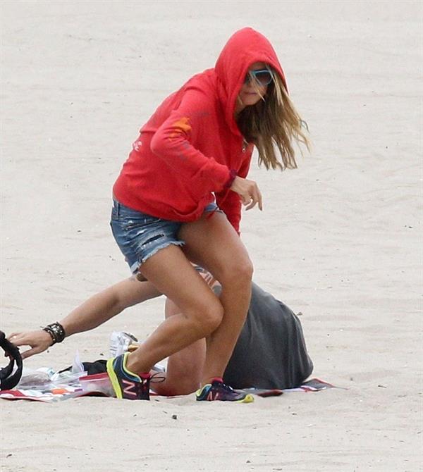 Heidi Klum haning out at the beach in Santa Monica on August 24, 2013