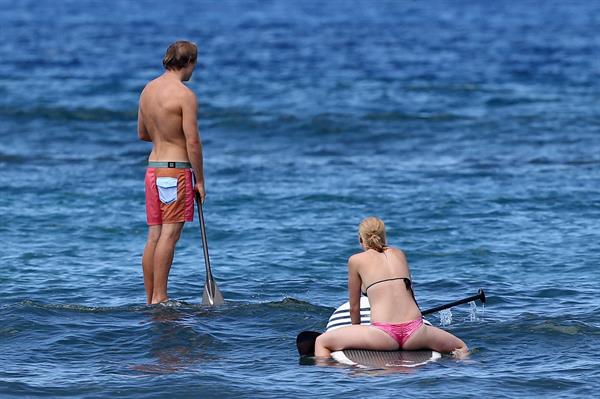 Ireland Baldwin goes paddle-boarding in Hawaii with her boyfriend Slater Trout May 26, 2013 