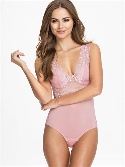 Xenia Deli in lingerie