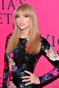 Taylor Swift at the 2013 Victoria's Secret Fashion Show