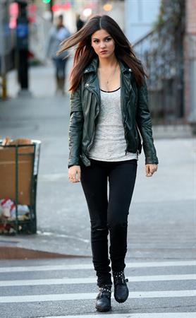 Victoria Justice – “Eye Candy” set in New York 11/13/13  