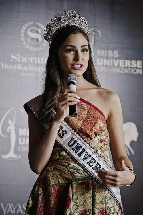 Olivia Culpo Visits Indonesia (Feb 7, 2013) 