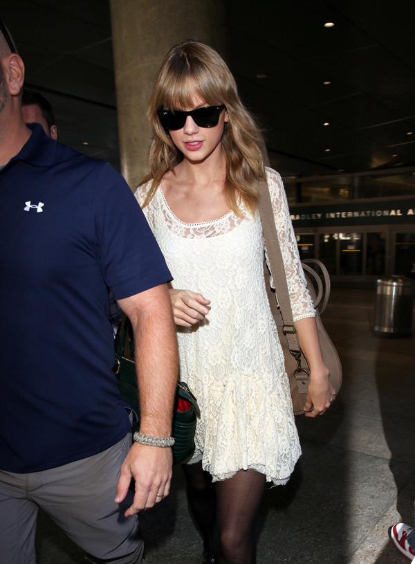 Taylor Swift – LAX arrival 10/22/13  