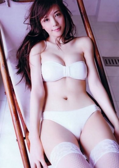 Zhou Wei Tong in lingerie