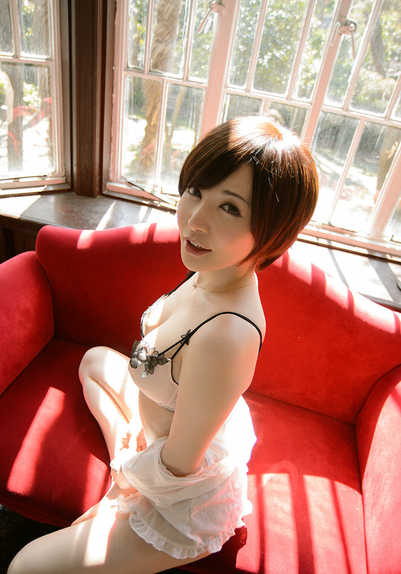 Yuria Satomi in lingerie