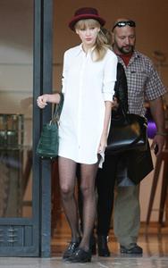 Taylor Swift – Barneys New York in Beverly Hills 9/29/13  