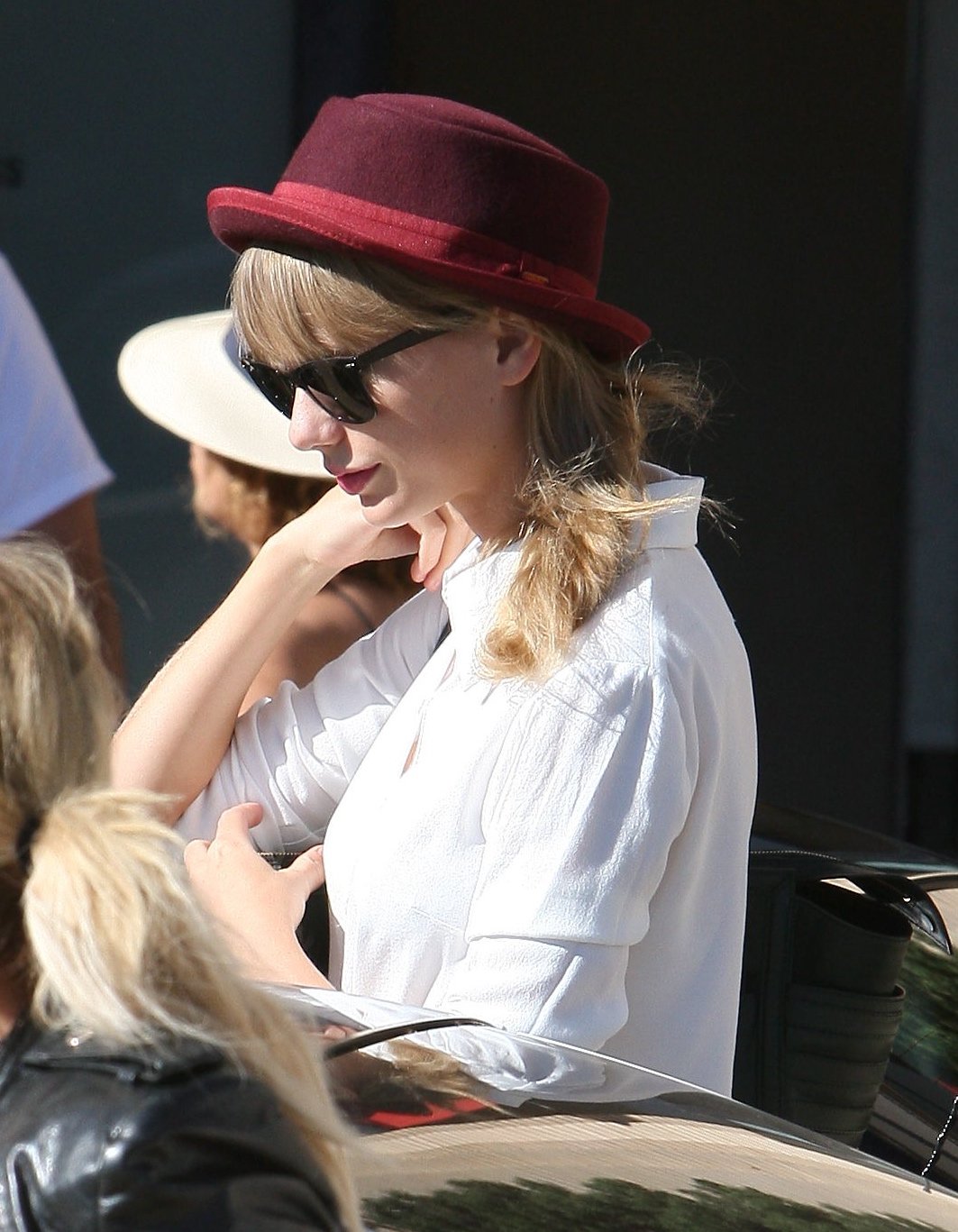 Taylor Swift – Barneys New York in Beverly Hills 9/29/13  