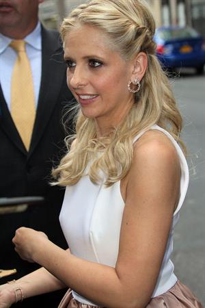 Sarah Michelle Gellar Visits  Late Show With David Letterman  - New York, Oct. 1, 2013 