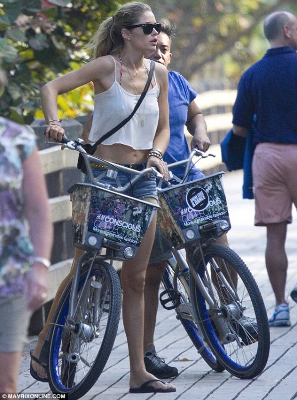 Doutzen Kroes - breasts