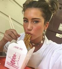 Claudia Valentina taking a selfie