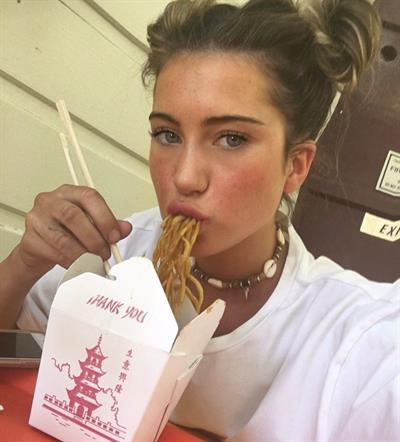 Claudia Valentina taking a selfie