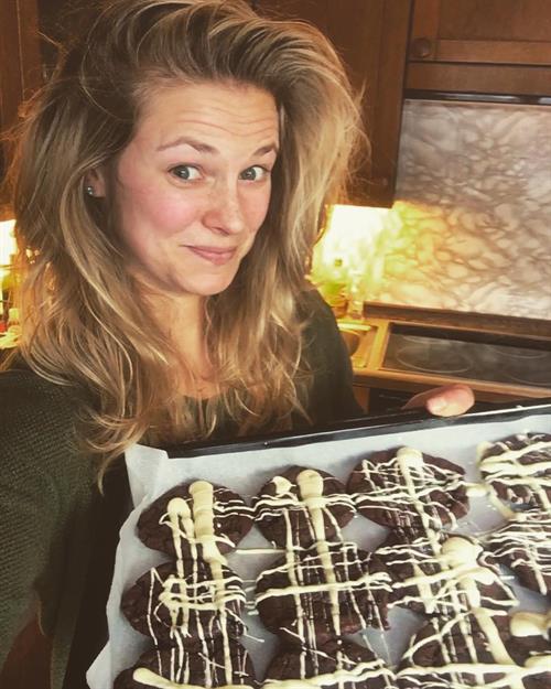 Jessie Diggins taking a selfie