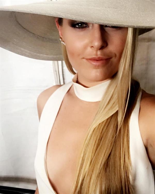 Lindsey Vonn taking a selfie